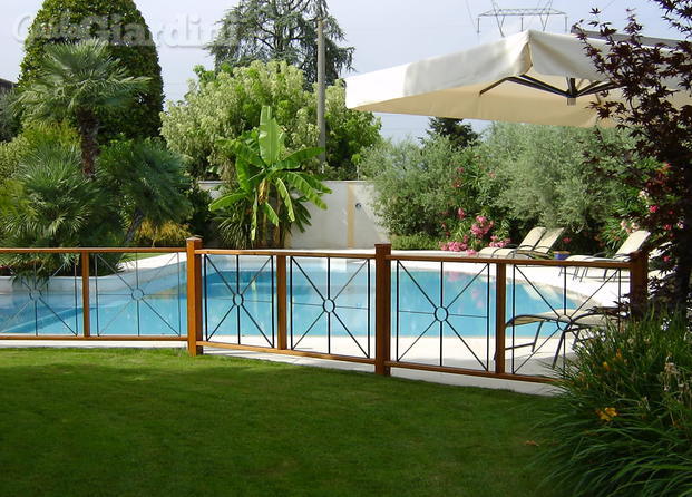 Recinzione piscina in pannelli decorativi e di sicurezza