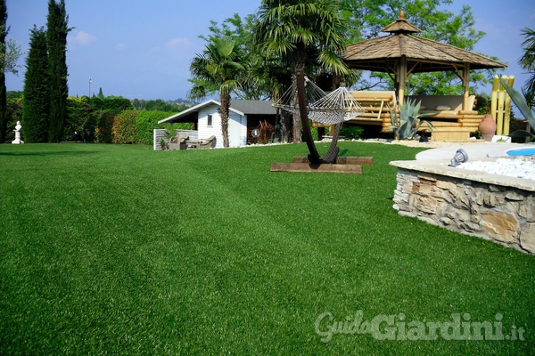 Le cure di pulizia e manutenzione per un giardino sempre in salute