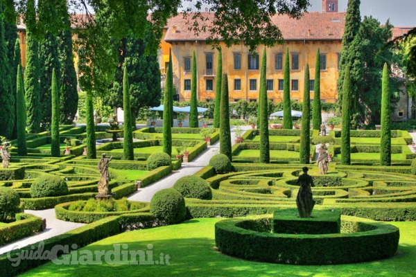 La geometria perfetta del giardino all’italiana