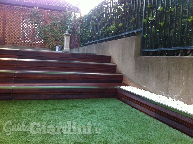 Realizzazione giardino con copertura in legno