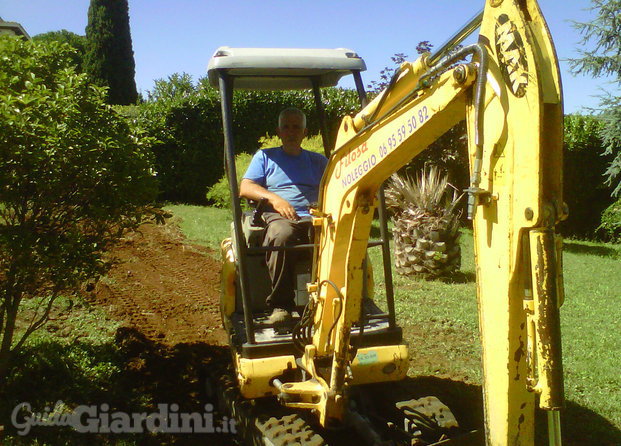 lavori per la creazione del giardino