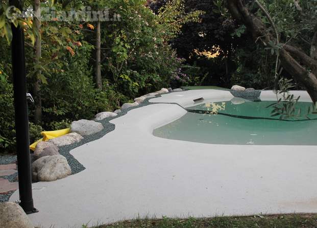 Piscina in pietra naturale